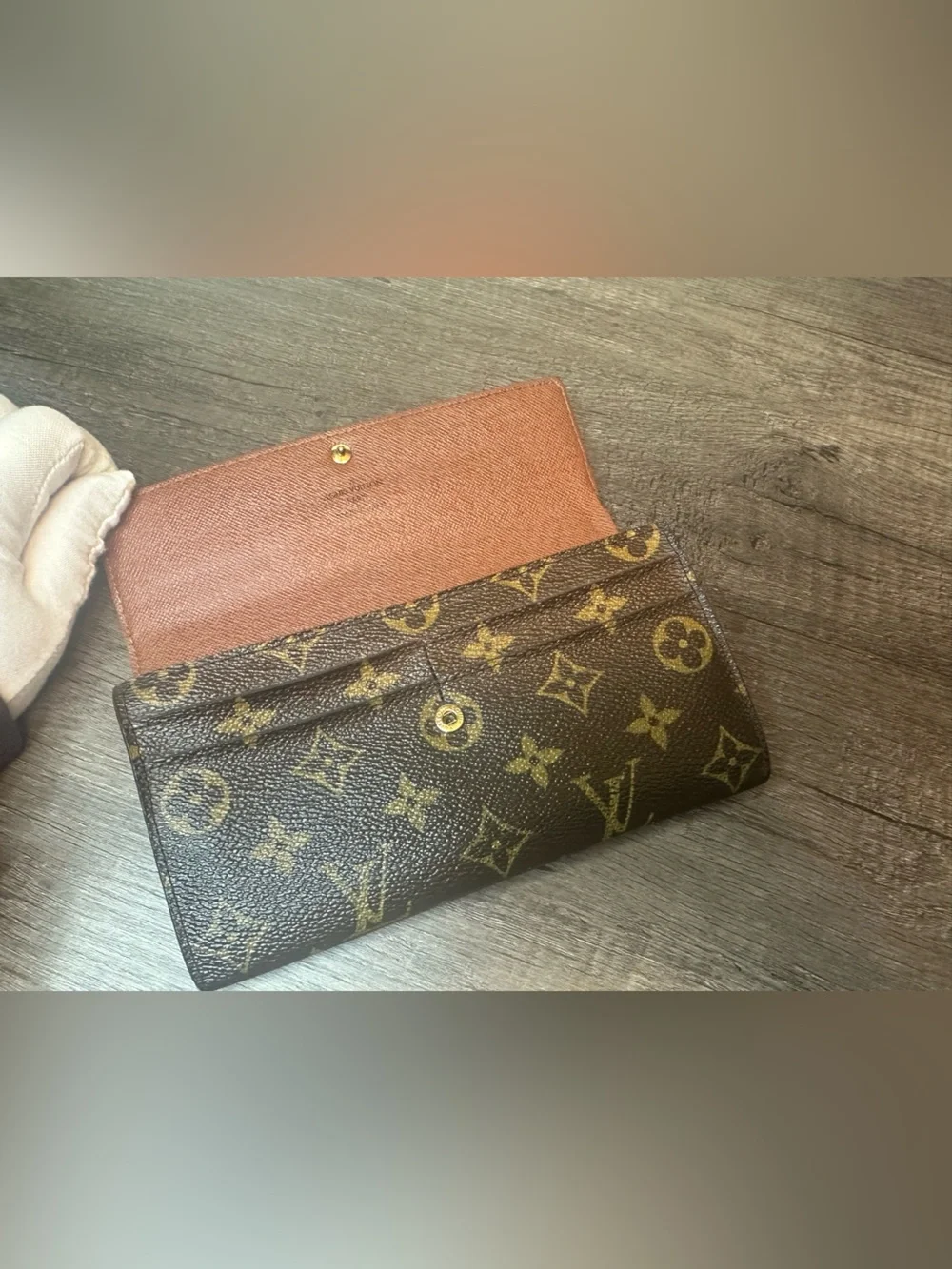 Louis Vuitton Monogram Sarah Wallet - Picture 10 of 13